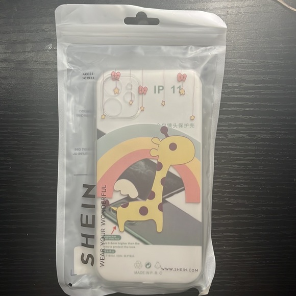 Giraffe & rainbow iPhone 11 case - Picture 3 of 4